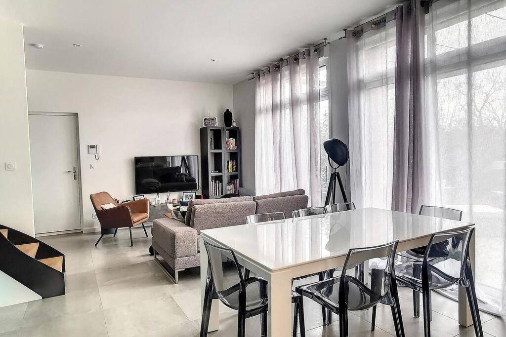 Apartament Duplex En Rez De Jardin Neuville-sur-Saône Zewnętrze zdjęcie